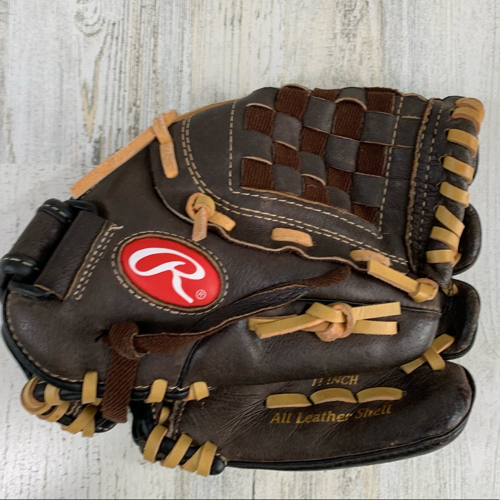 Rawlings Boys Baseball Glove. Right hand throw, left hand catch.
